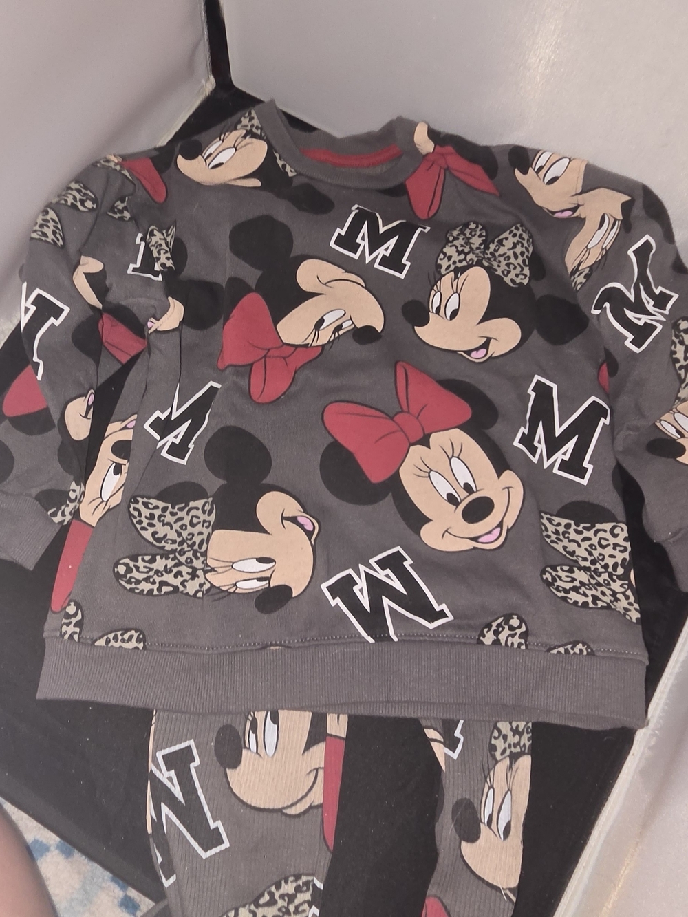 Kids Minnie Mouse Gray Pullover Sweatshirt with Red Accents 5T
